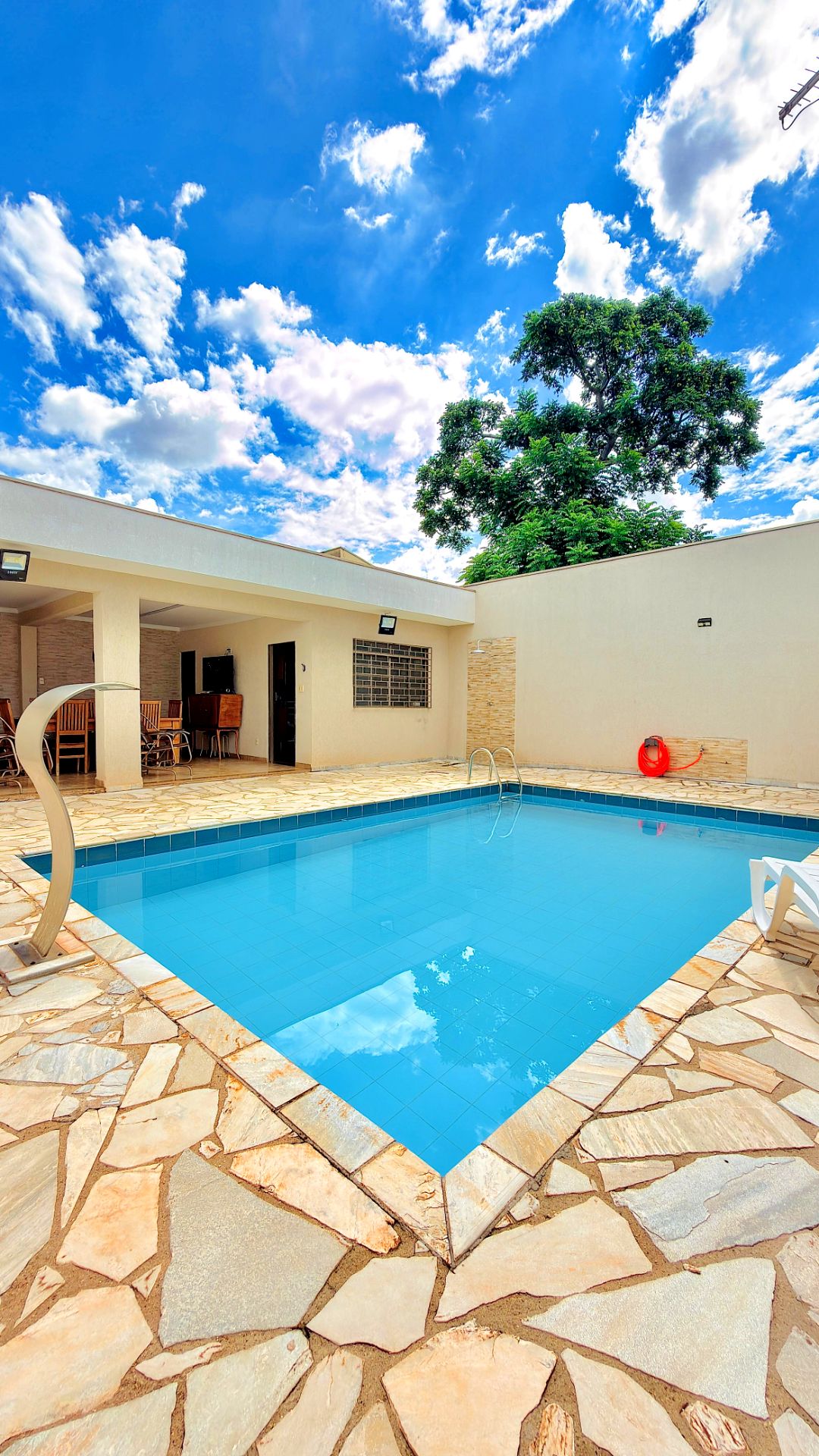 Casa térrea com piscina no Sumarezinho, Ribeirão Preto